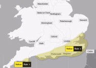 英国气象局发布了新的14小时天气预警，英国人被告知要做好大雨的准备